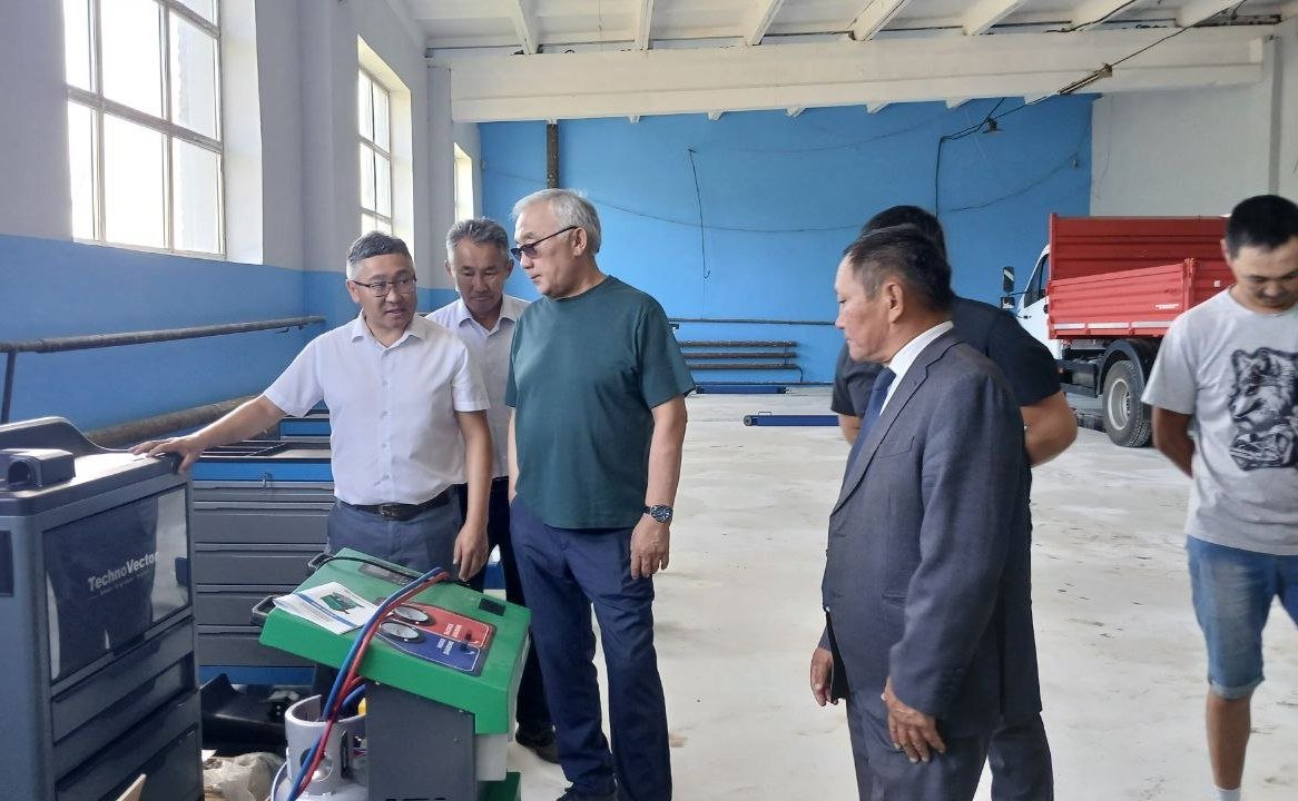 Баир Жамсуев проинспектировал ход строительства и реконструкции объектов инфраструктуры в Могойтуйском районе