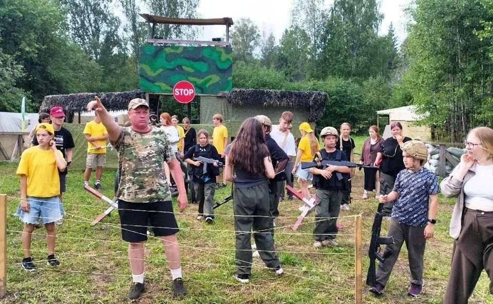 Владимир Кравченко посетил военно-исторический лагерь в Томске и пообщался с детьми участников СВО