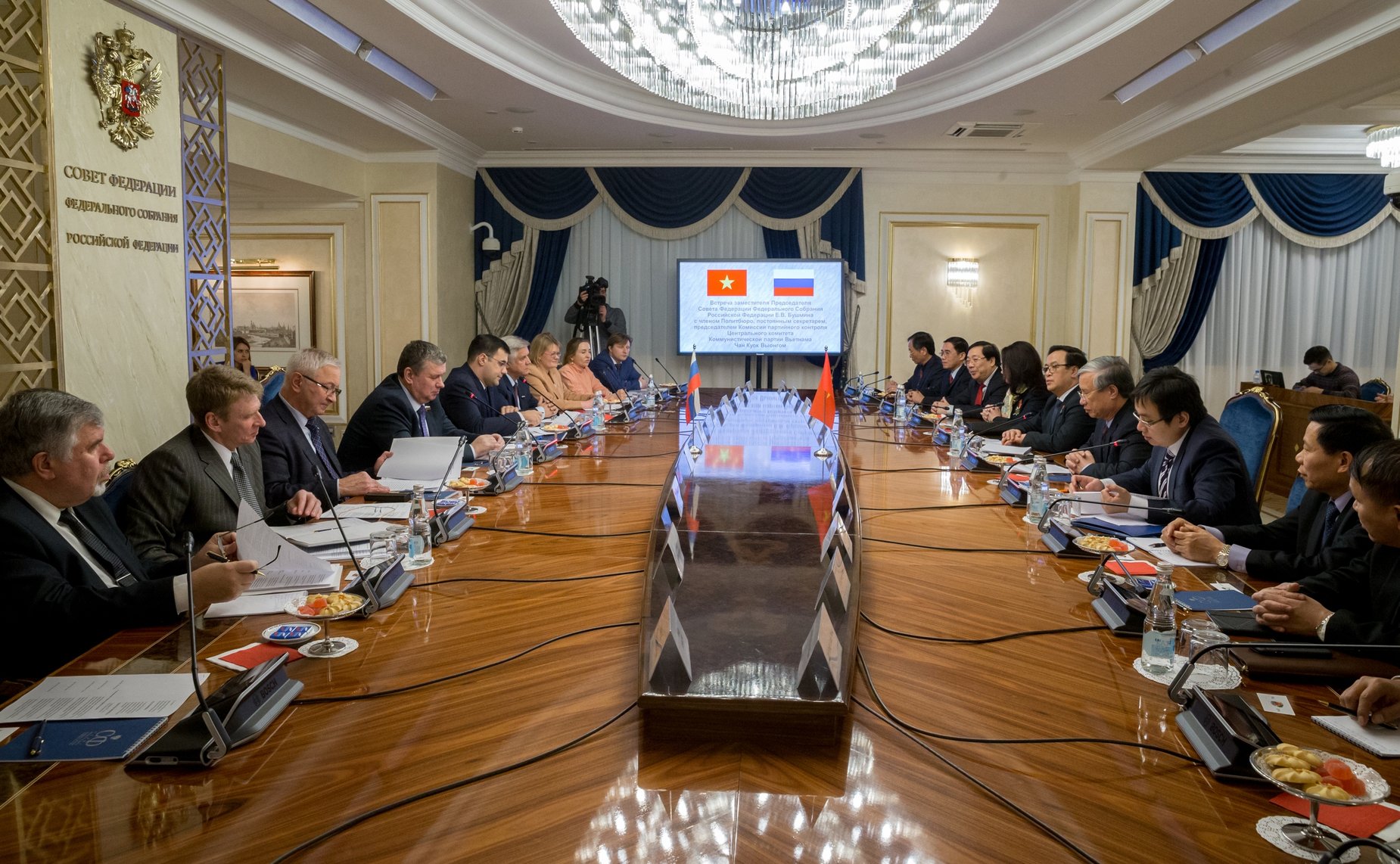 Встреча Е. Бушмина с членом Политбюро, постоянным секретарем, председателем Комиссии партийного контроля Центрального комитета Коммунистической партии Вьетнама Чан Куок Выонгом