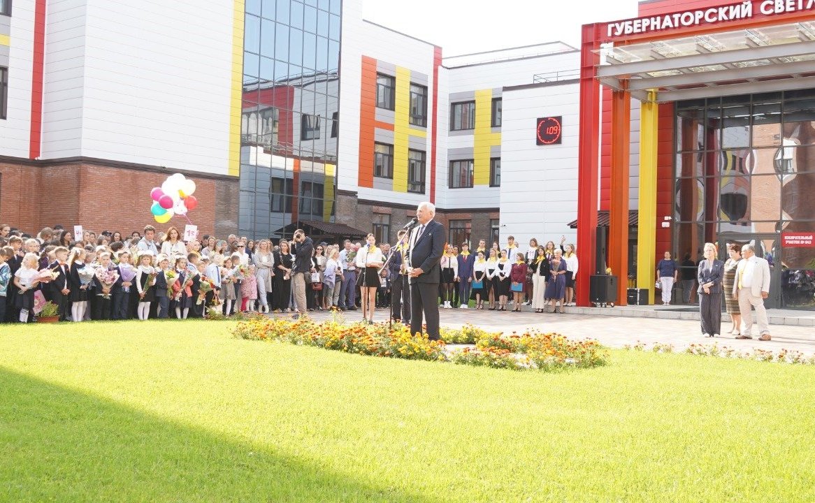 Виктор Кресс в День знаний принял участие в торжественной линейке Губернаторского Светленского лицея г. Томска