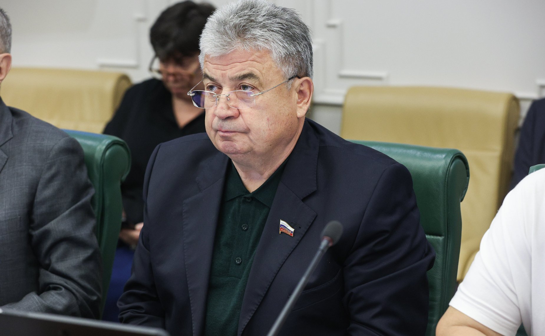 Геннадий Емельянов