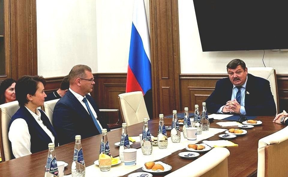 Сергей Колбин вручил награды Совета Федерации врачам института им. П.А. Герцена