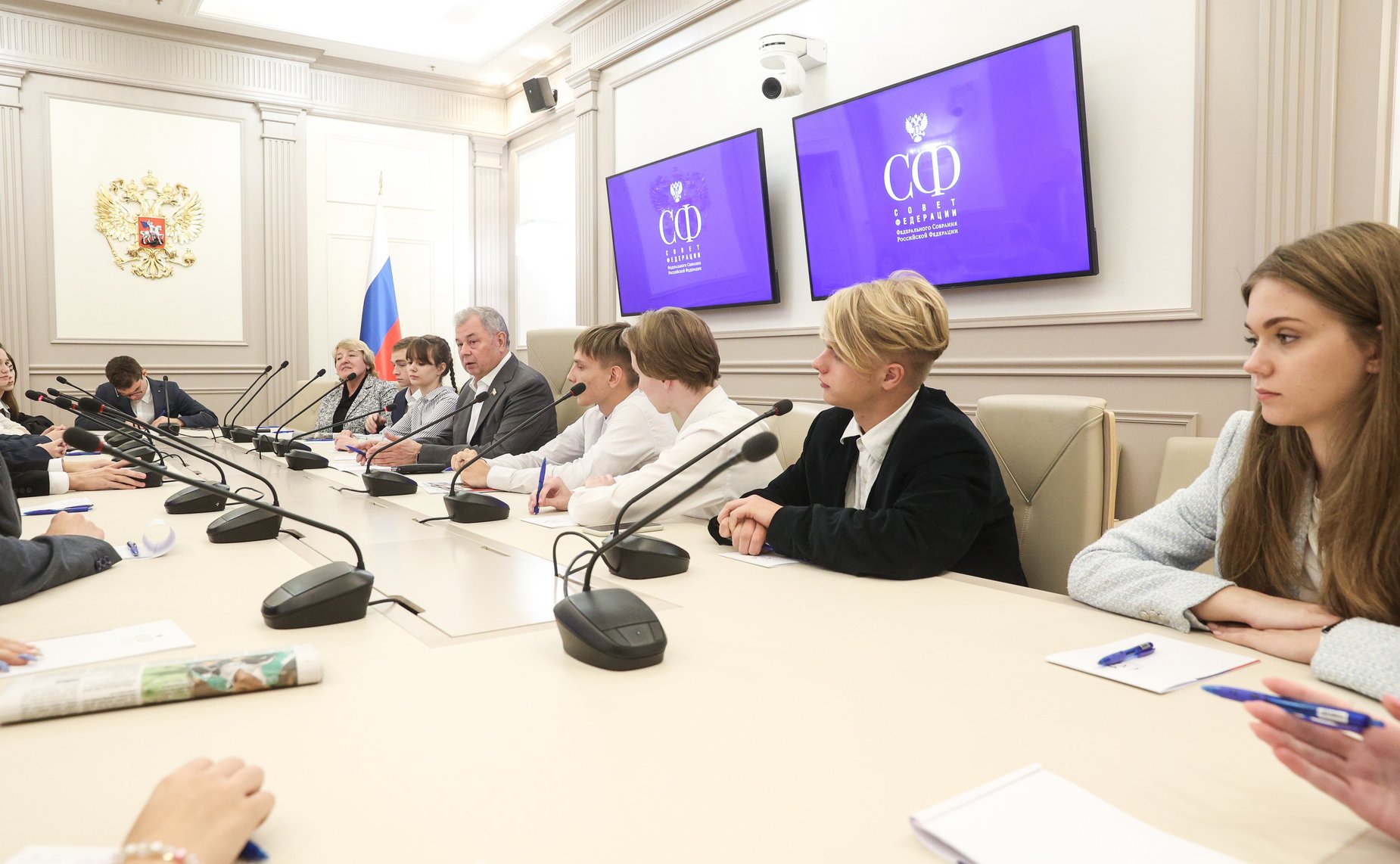 Встреча председателя Комитета по бюджету и финансовым рынкам Анатолия Артамонова с учащимися МБОУ Лицей №9 им. К.Э. Циолковского Калужской области