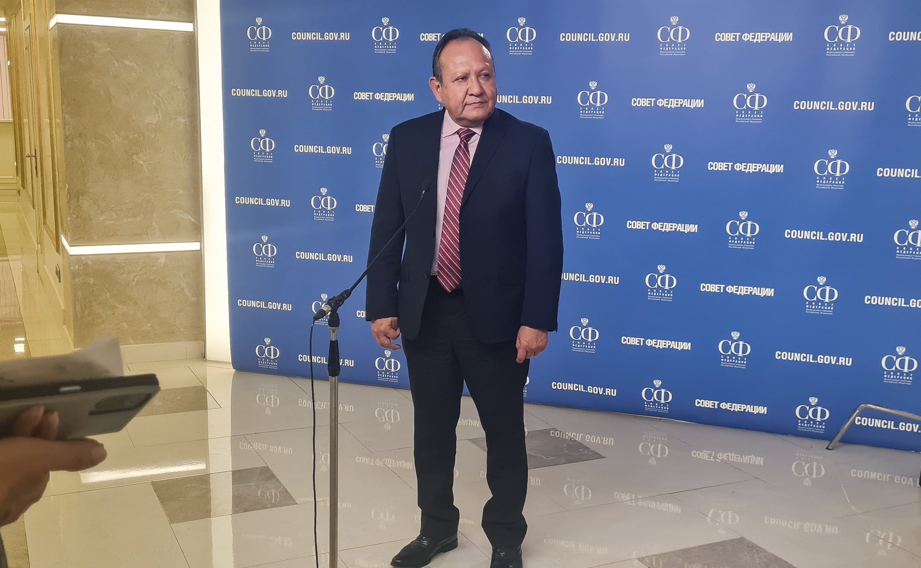 Пресс-подход члена Палаты сенаторов Генерального конгресса Мексиканских Соединенных Штатов Навора Альберто Рохаса Мансеры
