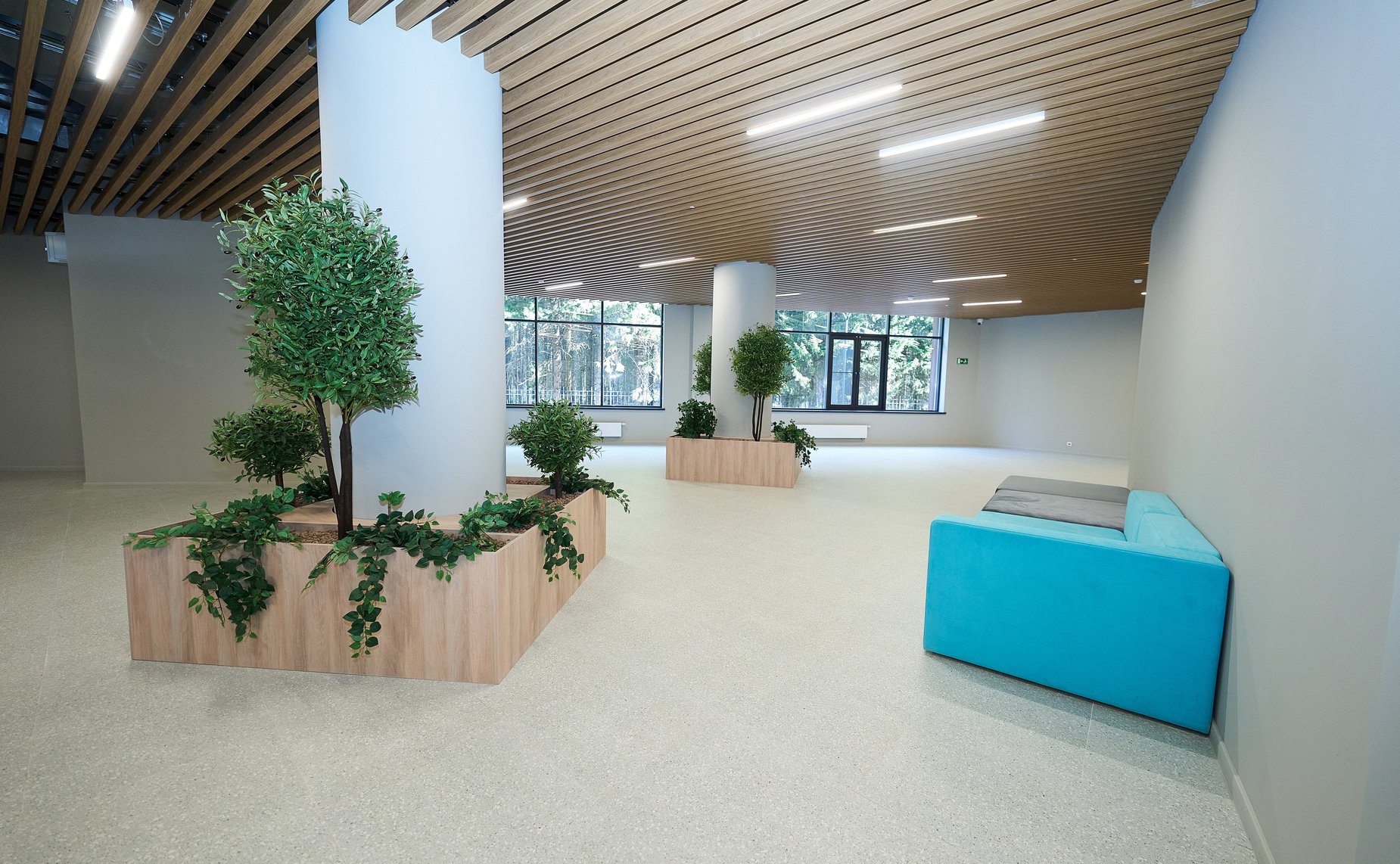 Первый заместитель Председателя СФ Владимир Якушев посетил новый корпус Югорского физико-математического IT-лицея в столице ХМАО Югре