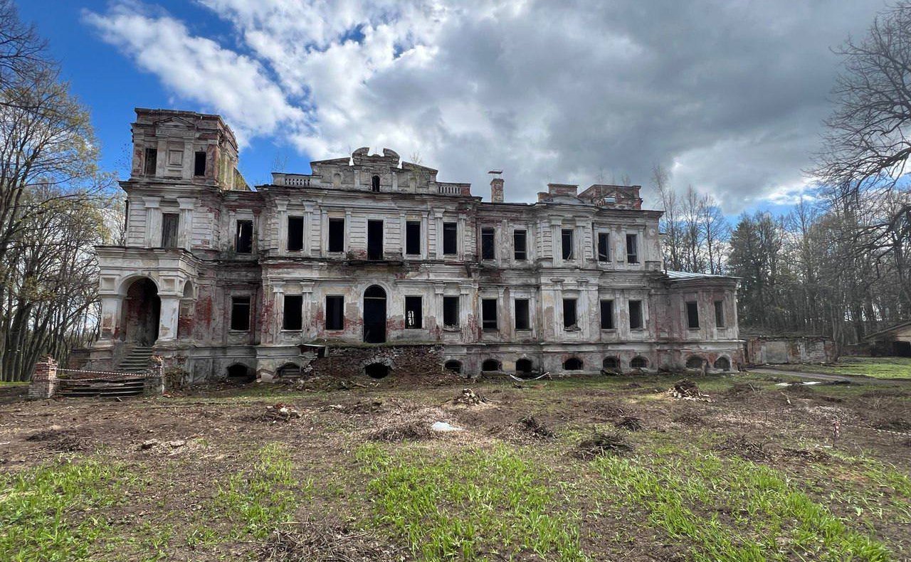 Анатолий Артамонов в ходе поездки в регион посетил музей изобразительных искусств и принял участие в открытии выставки заслуженного художника РФ Наталии Овсиенко «Россия — Китай. Без перевода»