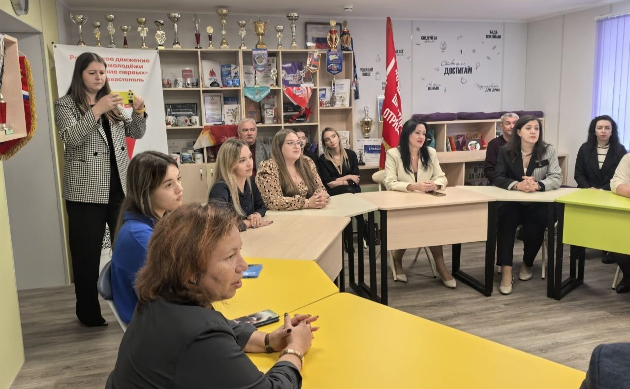 В День добровольца Екатерина Алтабаева посетила севастопольскую школу № 60 имени Героя Советского Союза В.С. Пилипенко
