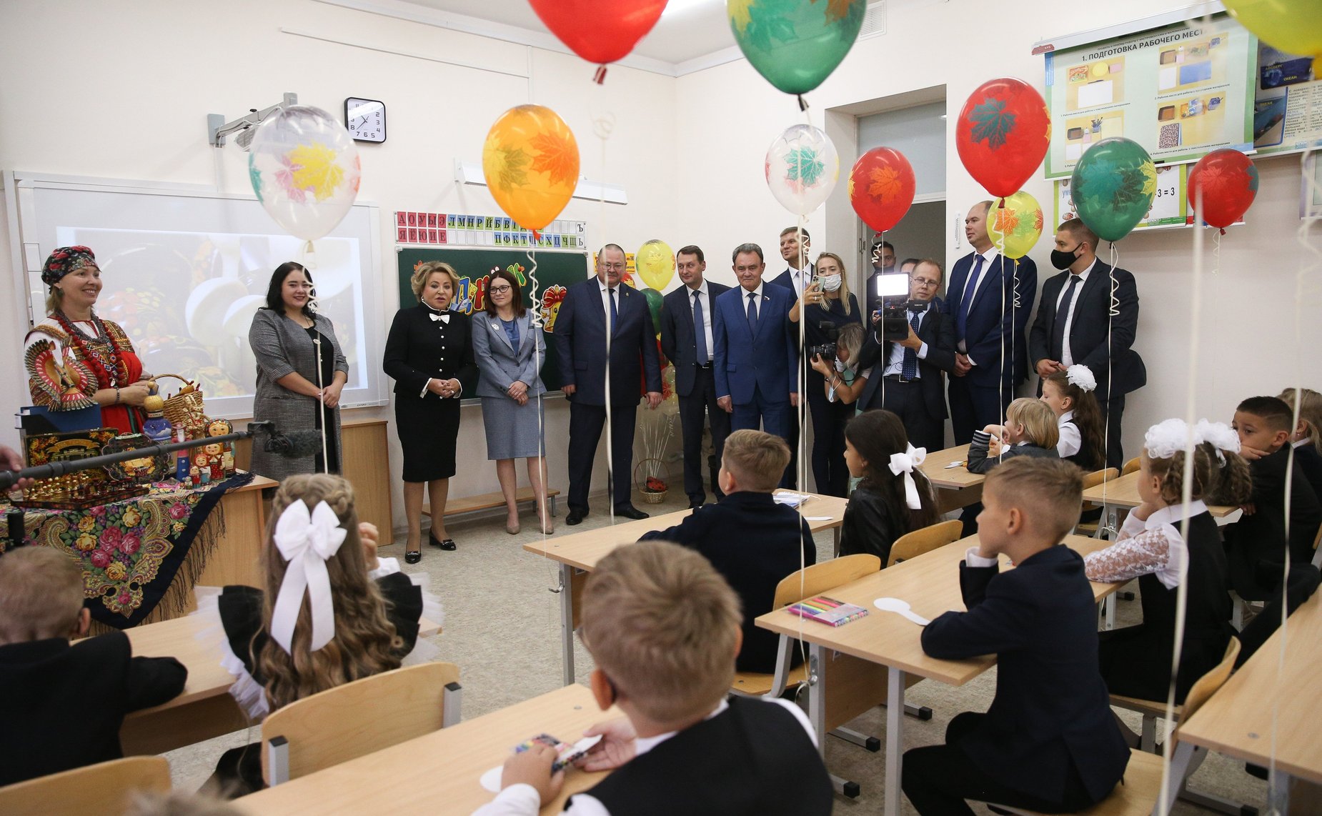 Валентина Матвиенко совместно с Олегом Мельниченко в День знаний посетила лицей номер 14 города Пензы