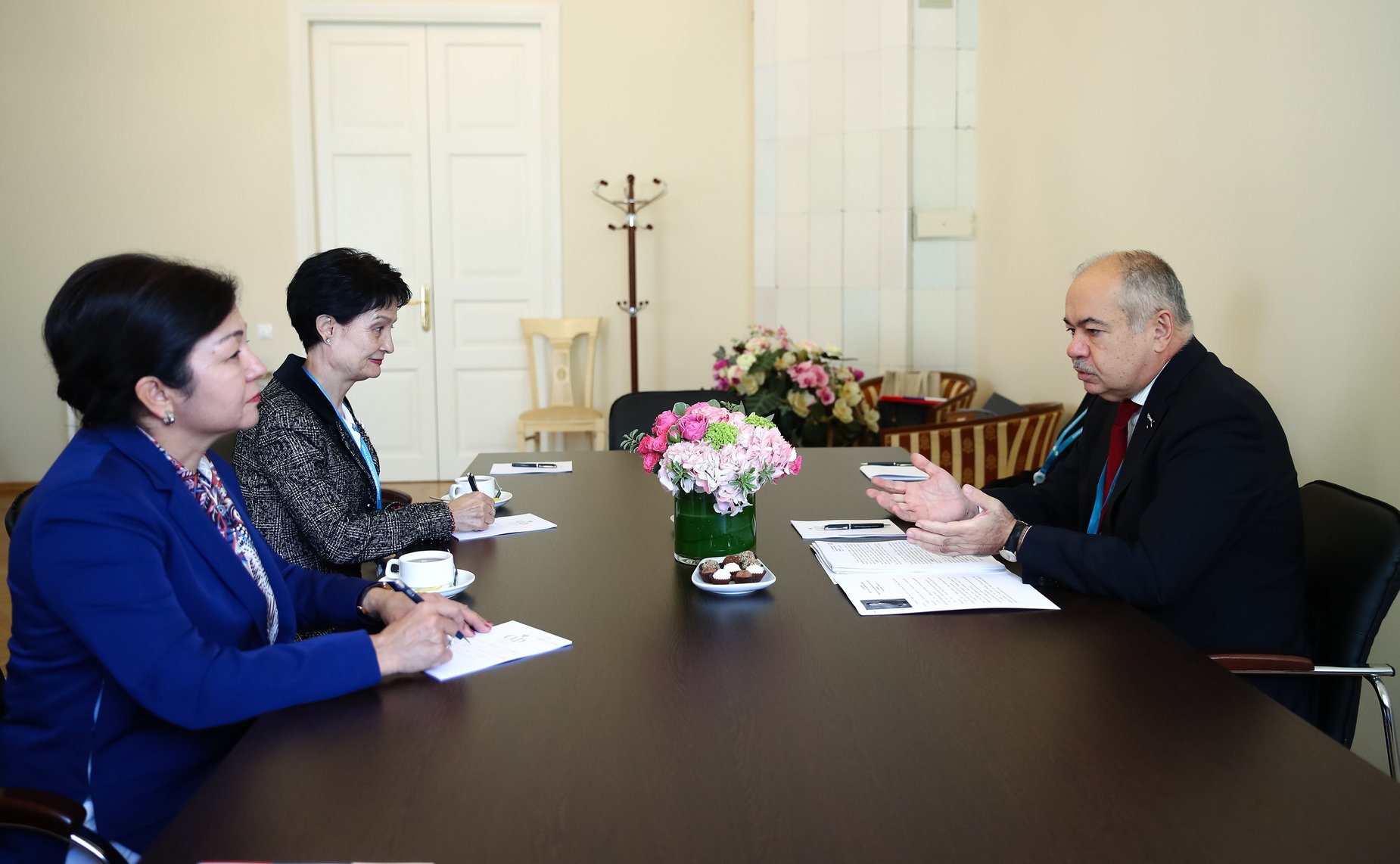 Встреча заместителя Председателя СФ И.Умаханова с заместителем Председателя Сената Оли Мажилиса Республики Узбекистан С.Артыковой
