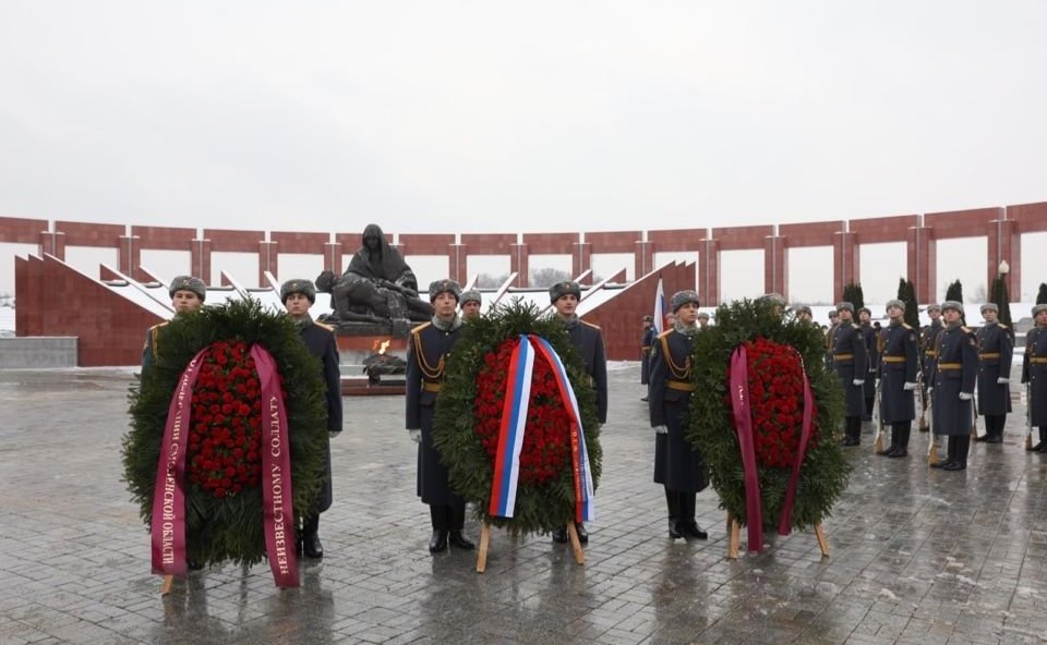 Оксана Хлякина приняла участие в акции «Дорога домой», в рамках которой найденные поисковиками останки погибших воинов передаются на родину для погребения в семейных могилах
