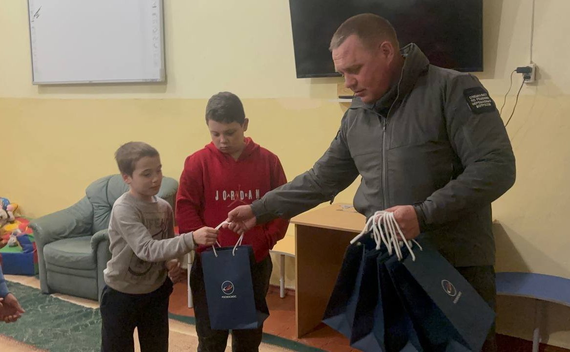 Игорь Кастюкевич посетил подшефный детский центр в Новокиевке Херсонской области, передал книги и подарки для воспитанников