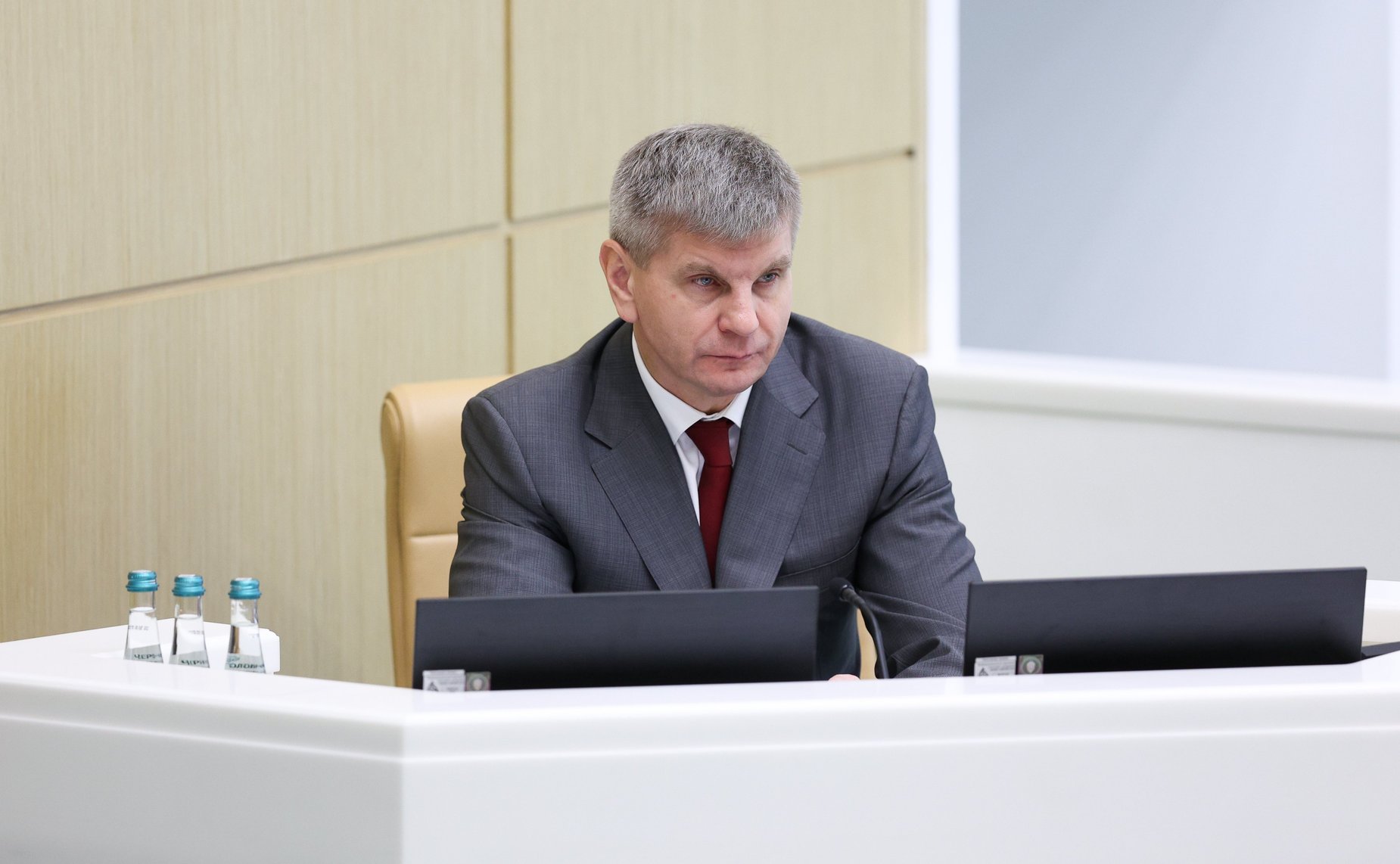 Геннадий Голов