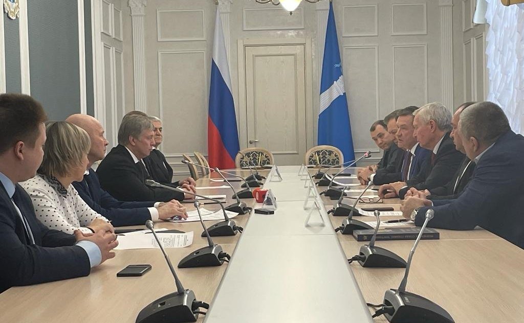 Сергей Рябухин в ходе рабочей поездки в регион принял участие во встрече представителей общественной организации «Ульяновское землячество» с губернатором области Алексеем Русских