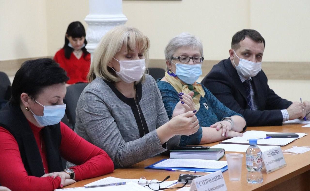 Совещание по обсуждению возможности открытия государственных аптек в Саратовской области