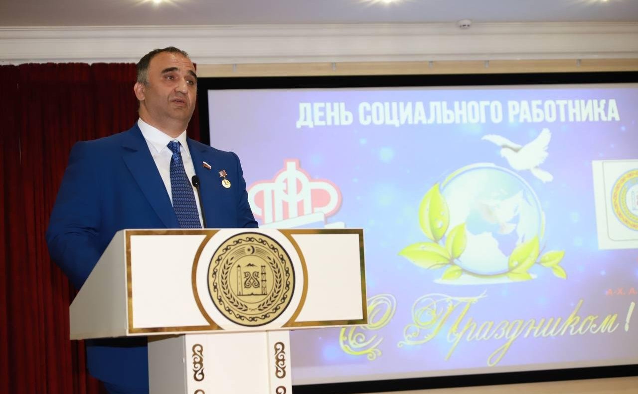 Мохмад Ахмадов посетил отделение Пенсионного фонда Российской Федерации по региону