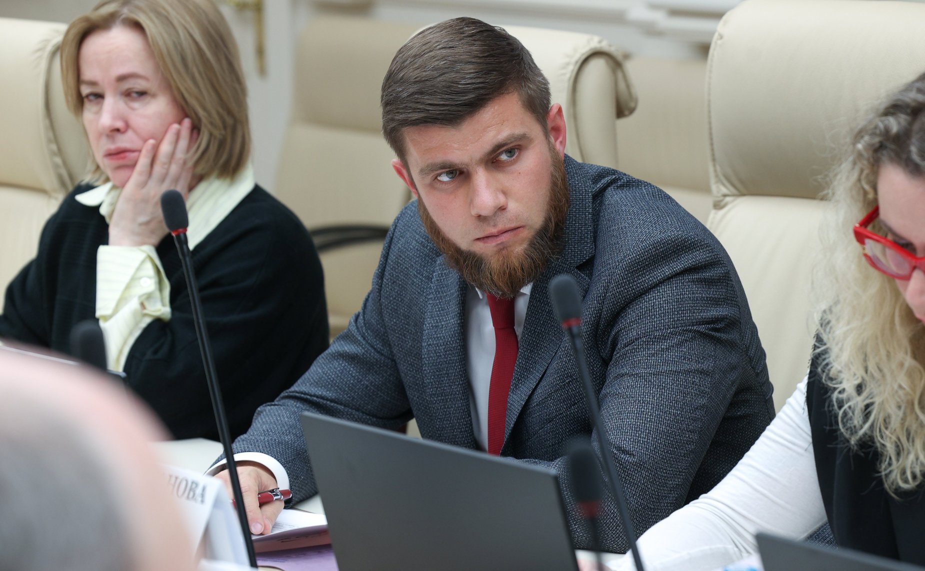 Круглый стол на тему «Финансовые аспекты деятельности фондов помощи тяжелобольным детям: проблемы и перспективы»