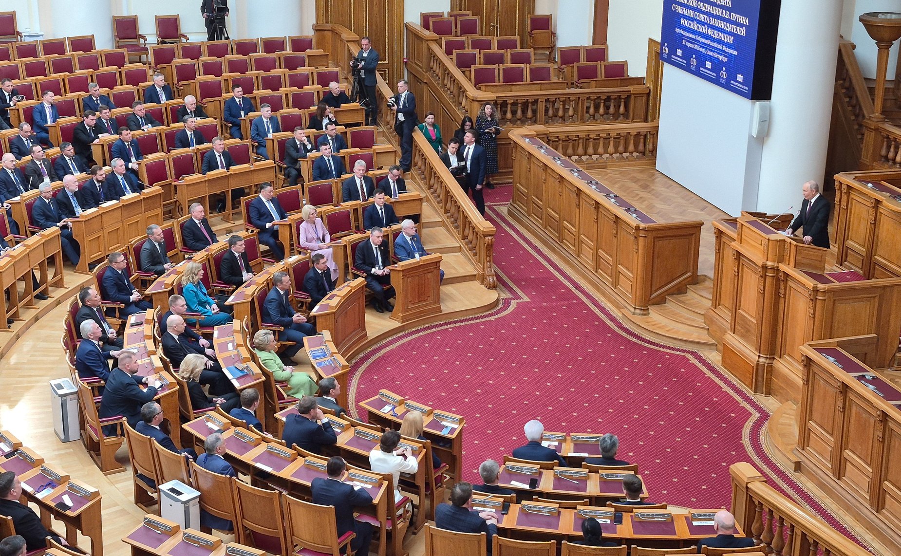 Президент Российской Федерации Владимир Путин встретился с членами Совета законодателей РФ при Федеральном Собрании