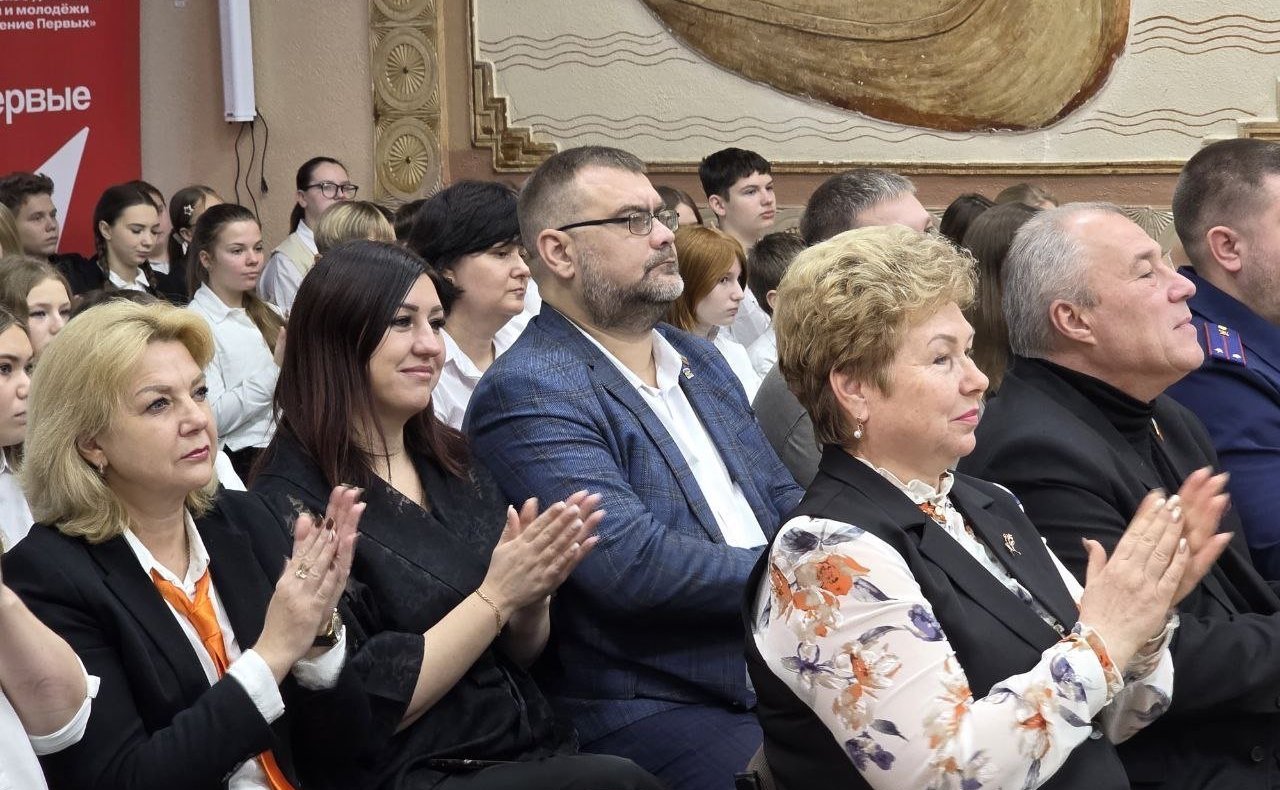 Ольга Бас в ходе поездки в регион посетила Старобельскую школу № 3