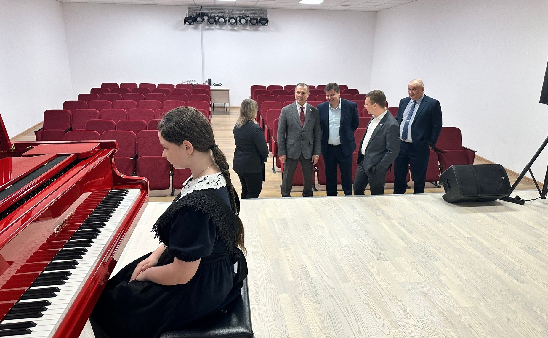 Игорь Мурог посетил новую детскую школу искусств в Рязанской области