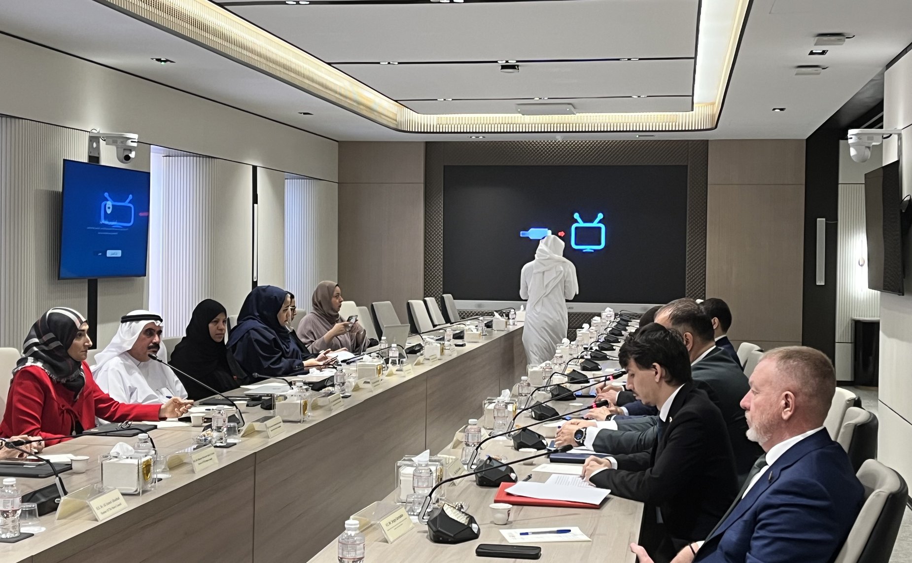 Встреча российской делегации с председателем Комитета по социальным вопросам Консультативного совета Национального собрания Королевства Бахрейн Джамилей Мухаммед Резой Ас-Сальман и членами Комитета