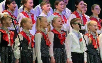 Роман Маслов поприветствовал участников городского фестиваля хоровых коллективов «Голоса Победы»