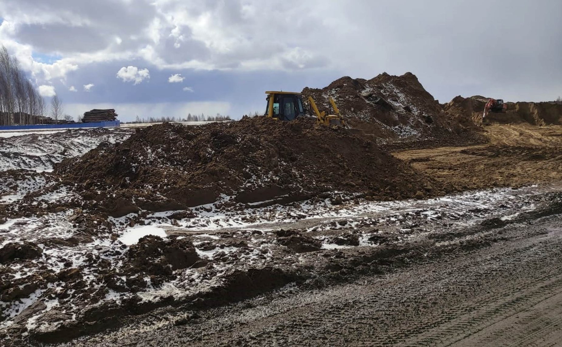 Николай Владимиров в ходе рабочей поездки осмотрел строительство участка федеральной трассы М-12 в Чувашии