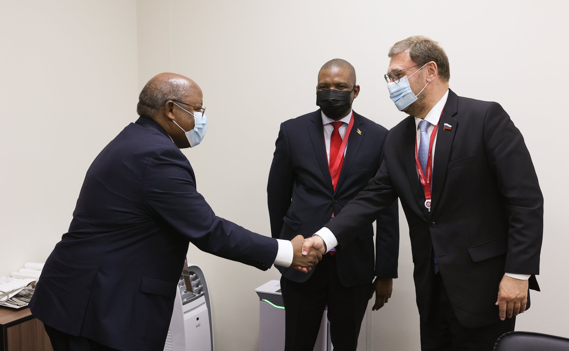 Встреча заместителя Председателя СФ Константина Косачева с первым заместителем Председателя Ассамблеи Республики Мозамбик Элдером Эрнешту Инжожу