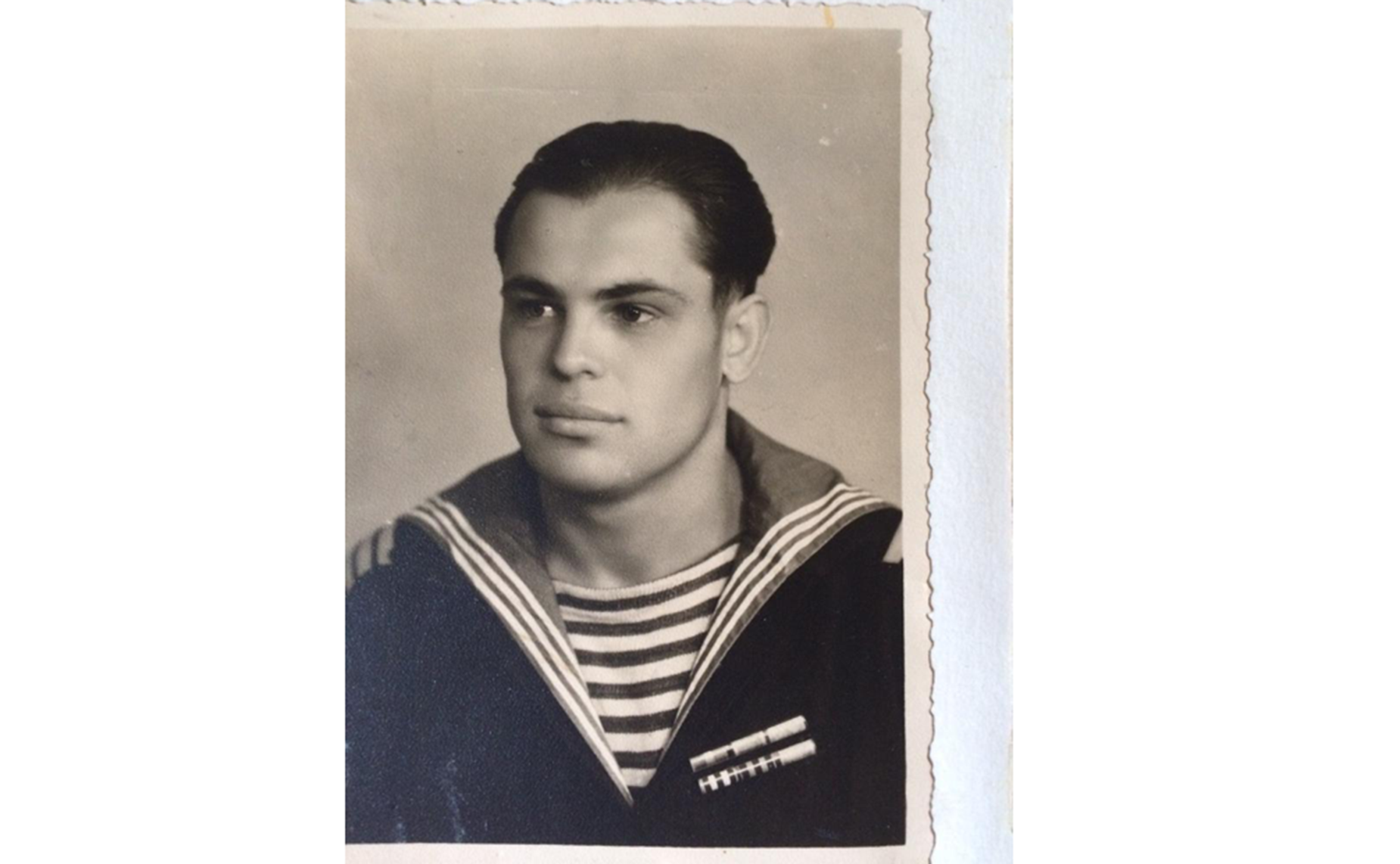 Тарасов Евгений Владимирович, подводник-акустик Балтийского флота. Служил на легендарной Краснознаменной подводной лодке Щ-307 «Треска». Награжден Орденом Красного Знамени, Медалью Ушакова и другими. Отец сотрудницы Аппарата СФ Анны Ивановой