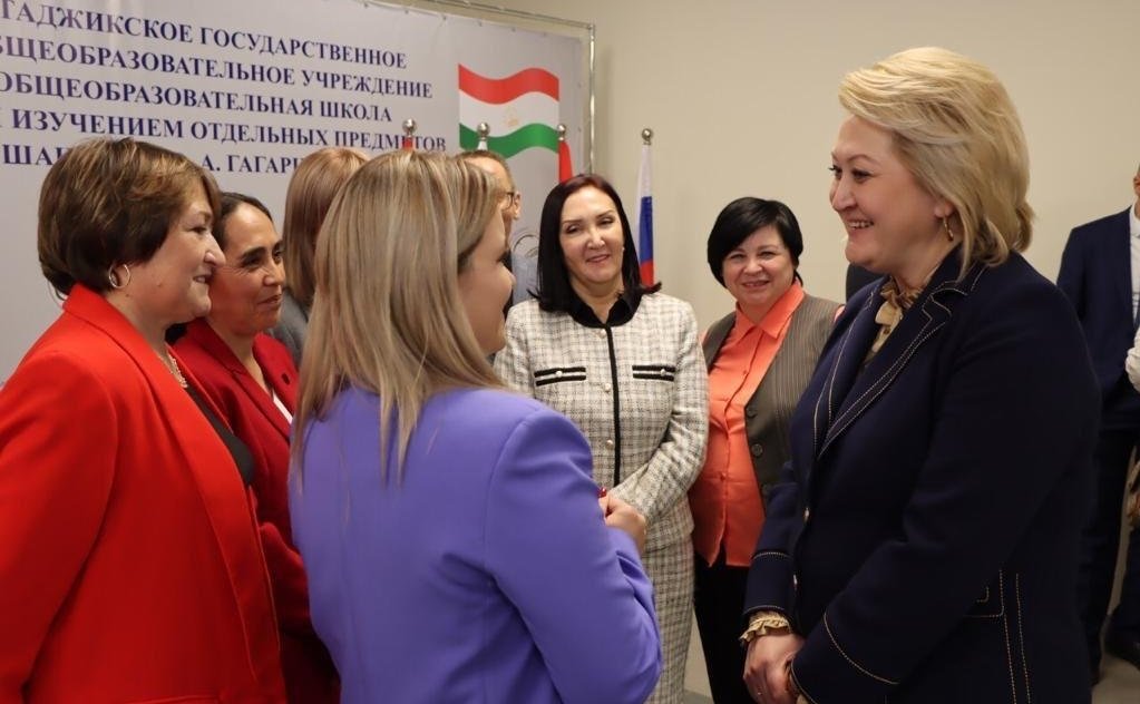 Сенаторы РФ в ходе визита делегации Совета Федерации в Республику Таджикистан посетили общеобразовательную школу