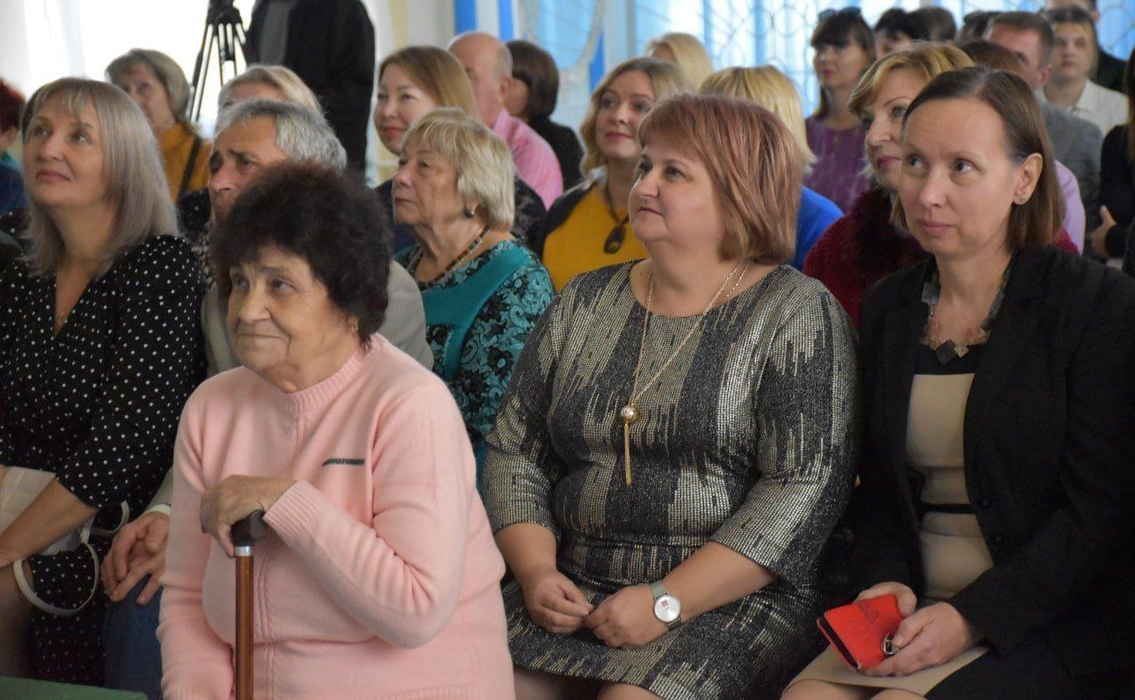 Екатерина Алтабаева поздравила педагогов и учеников школы №31 с 55-летием учебного заведения