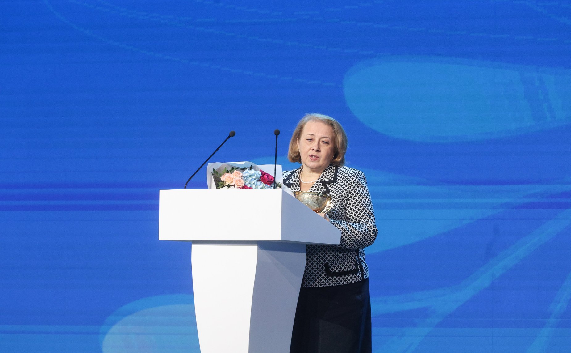 В рамках Всероссийского женского форума «Женщины: сохраняем традиции – развиваем Россию» состоялась Торжественная церемония награждения лауреатов премии «По зову женского сердца»