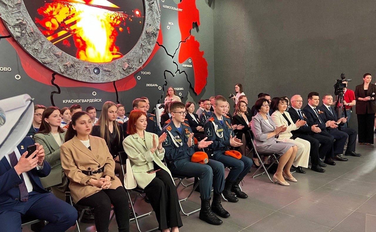 Заместитель Председателя СФ Юрий Воробьев провел заседание Дискуссионного клуба молодежных парламентов Ленинградской и Вологодской областей