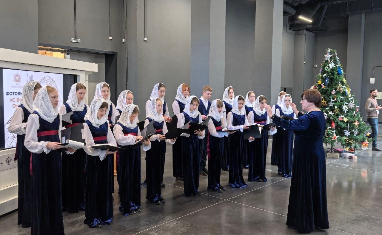 Екатерина Алтабаева приняла участие в открытии фотовыставки, посвященной духовной поддержке военнослужащих