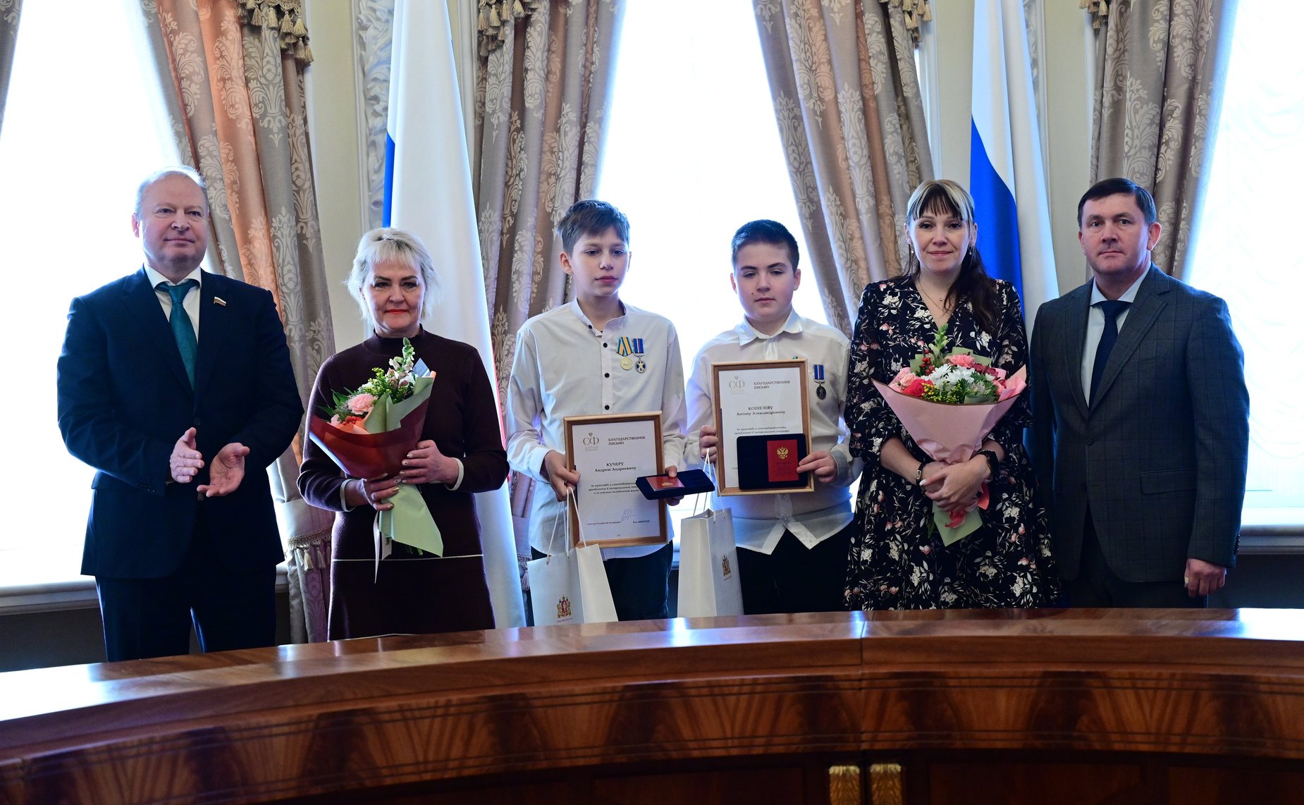 Виктор Шептий провёл награждение детей-героев в Свердловской области