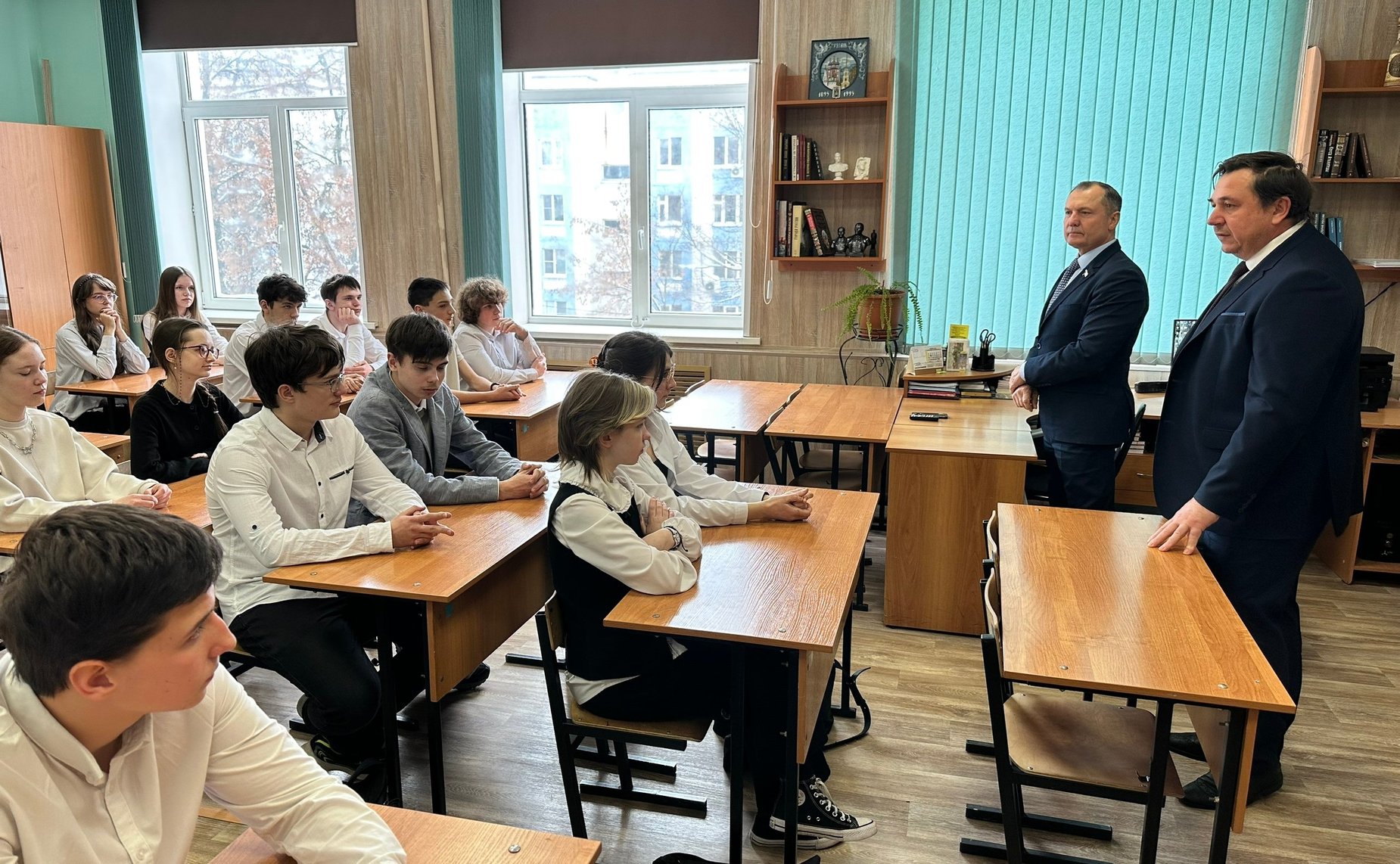 Игорь Мурог провел «разговор о важном» с учениками рязанской школы № 14