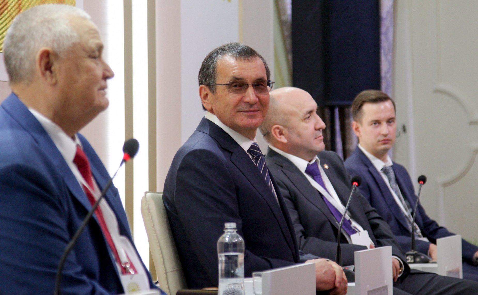 Николай Федоров принял участие в круглом столе на тему развития агропромышленного комплекса Чувашии