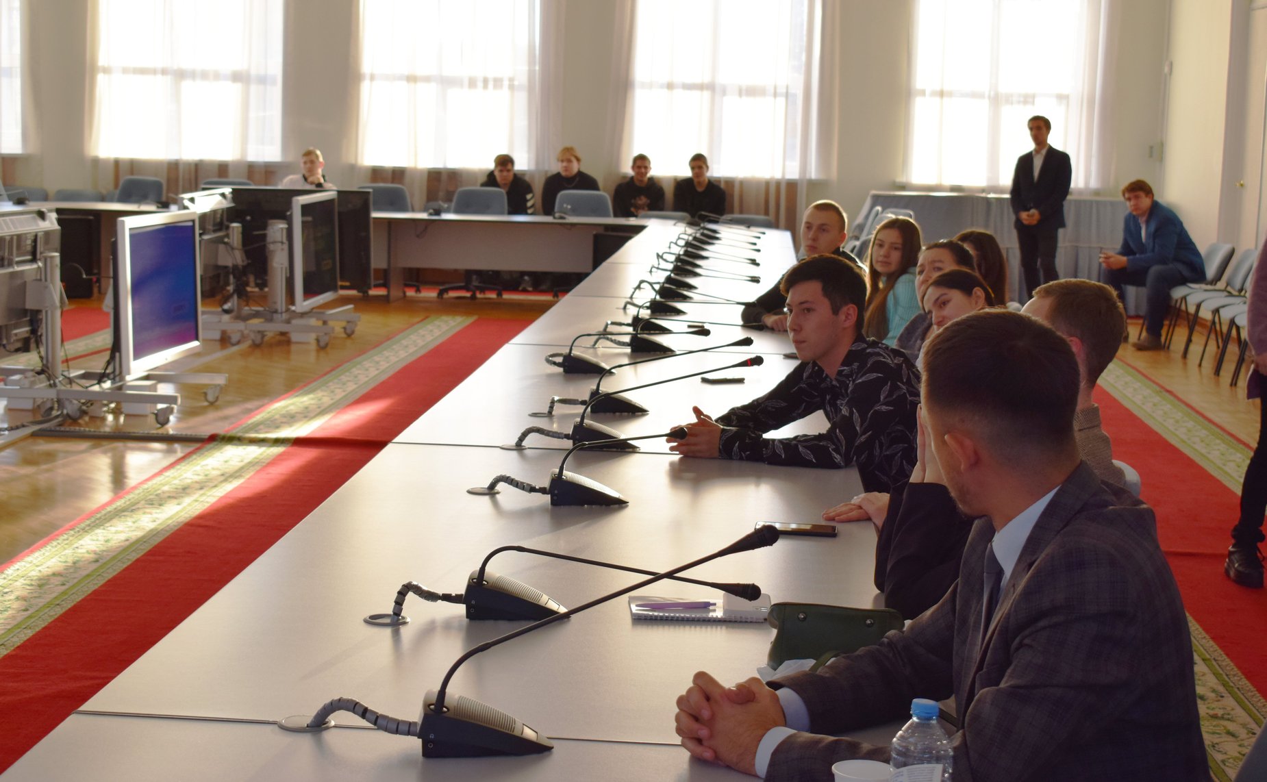 Павел Тараканов встретился со студентами и учащимися гимназии Тюменского государственного университета