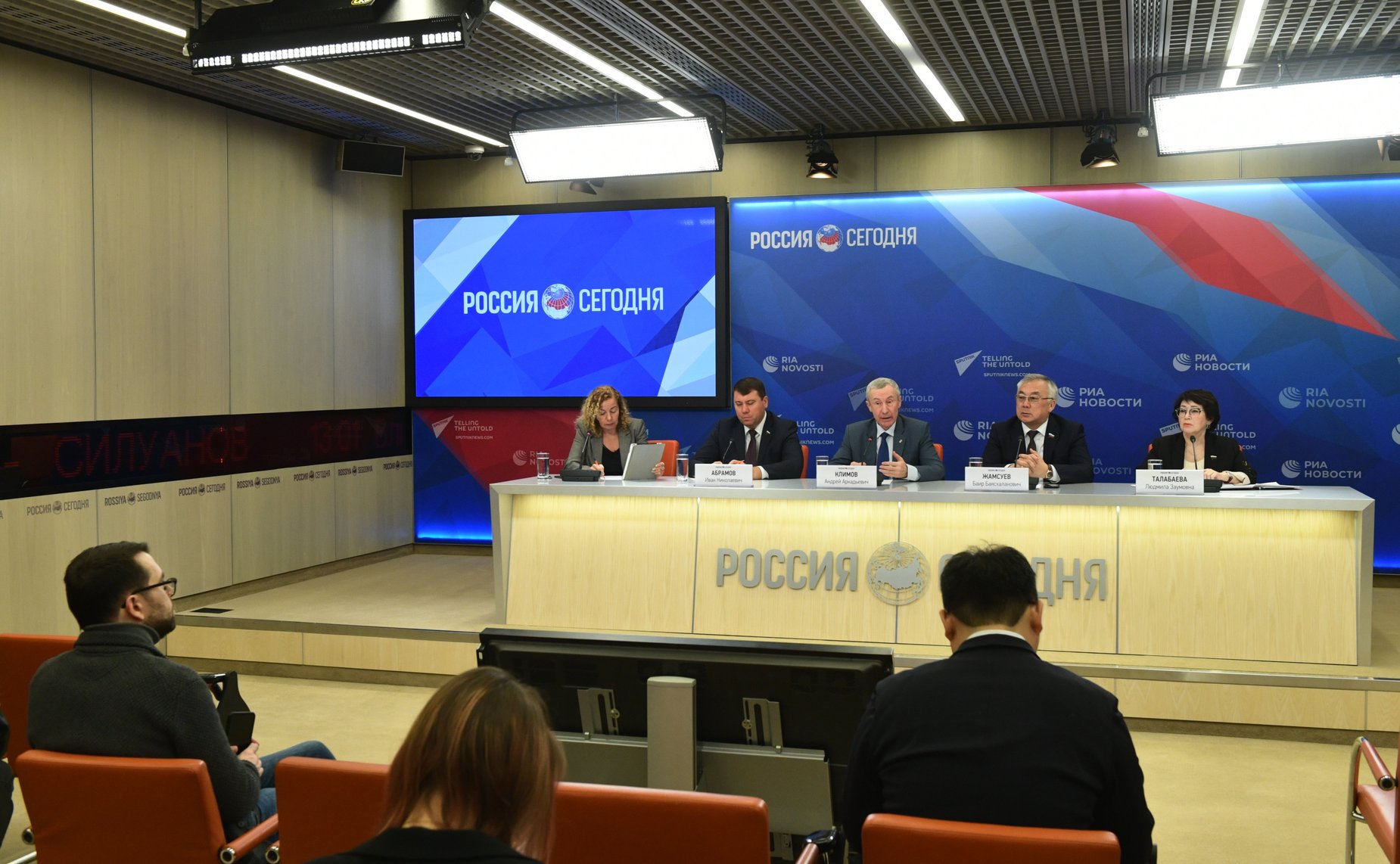 Пресс-конференция на тему «Борьба с коронавирусом в Китае: внутрироссийский и международный аспекты»