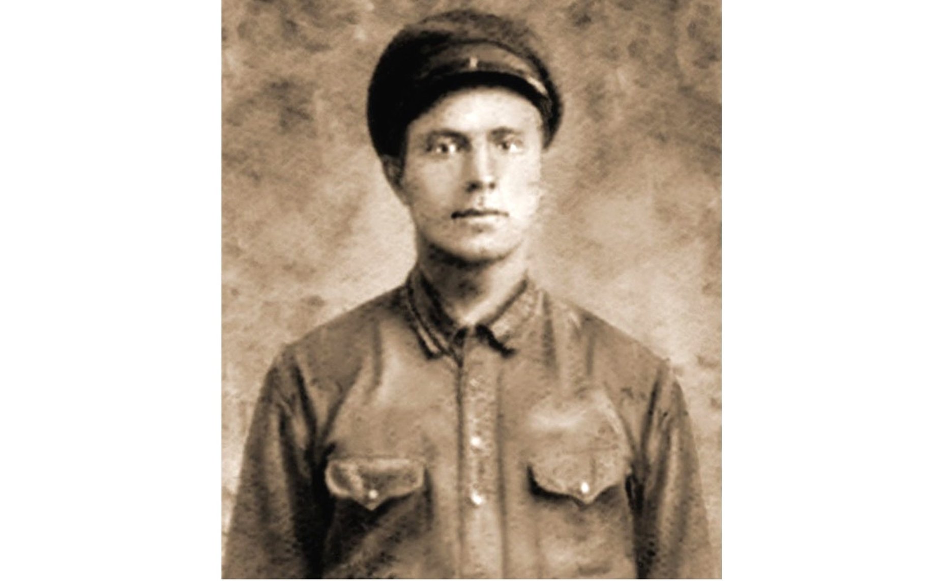 Леонид Ульянович Кравченко. Ушел на войну в июне 1941 года, первыми эшелонами с воинами 166-й стрелковой дивизии. Пропал без вести в октябре 1941 г. Дед сенатора В. Кравченко