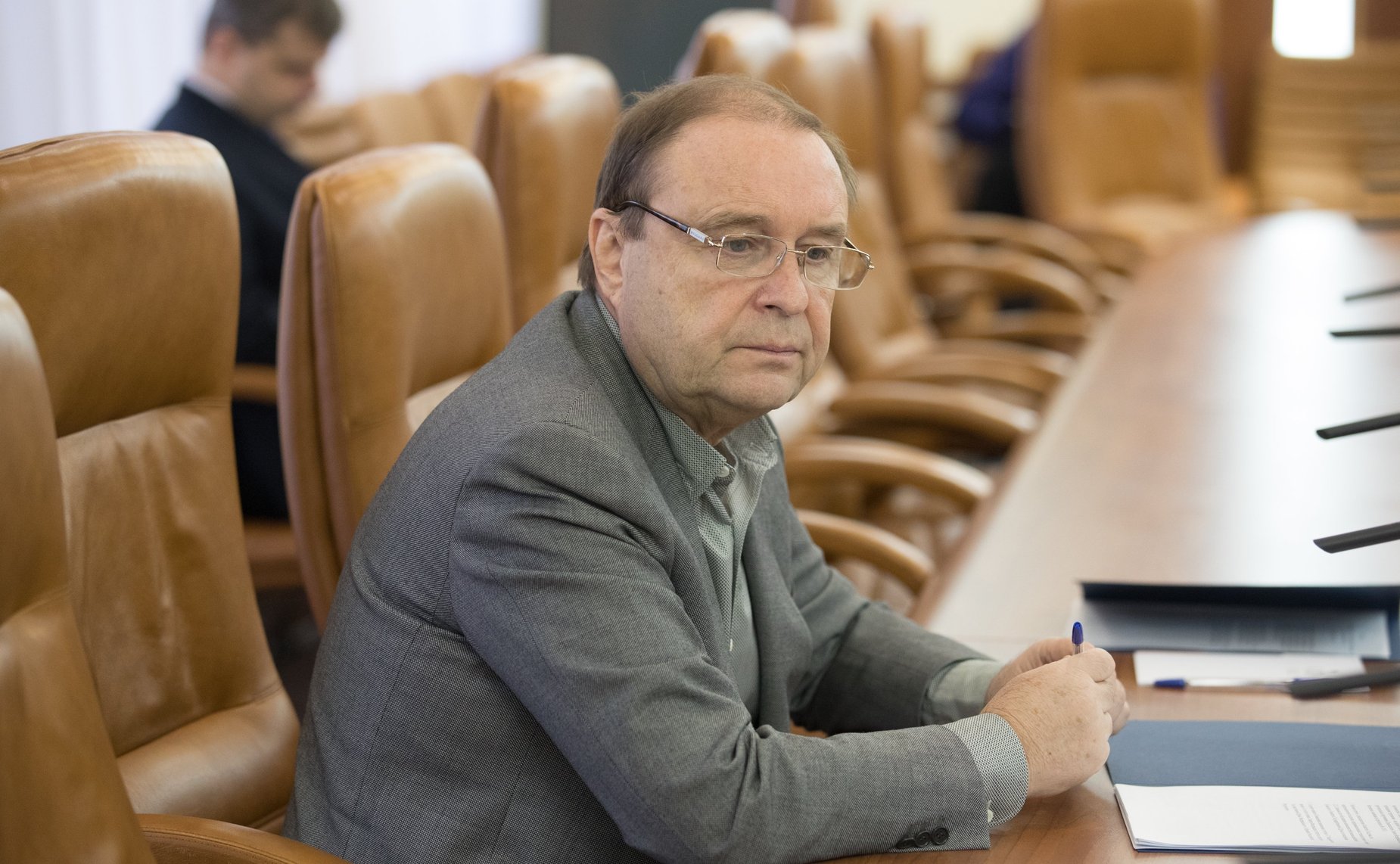 В. Богдпнов