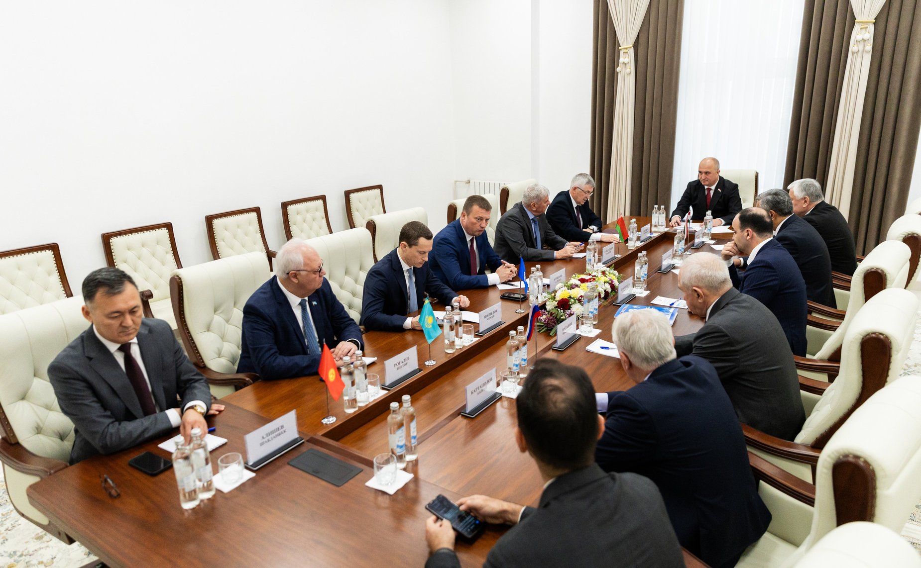 Встреча членов Координационного совещания с руководством Маджлиси намояндагон Маджлиси Оли Республики Таджикистан