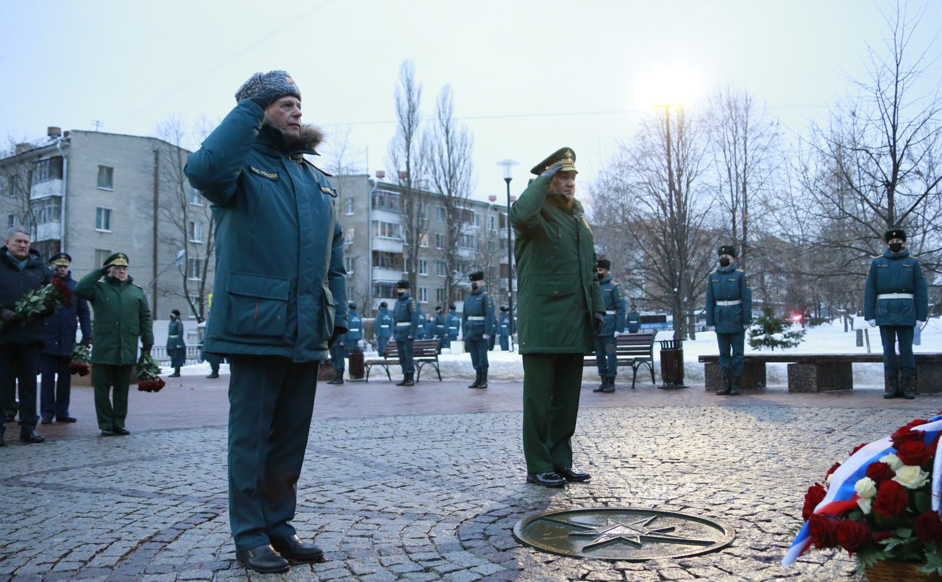 памятник спасателям и пожарным в москве