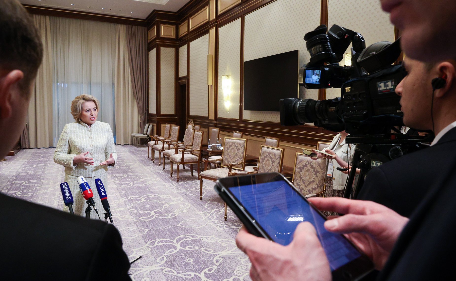 Пресс-подход Председателя Совета Федерации Валентины Матвиенко по итогам встречи с Президентом Республики Узбекистан Шавкатом Мирзиёевым