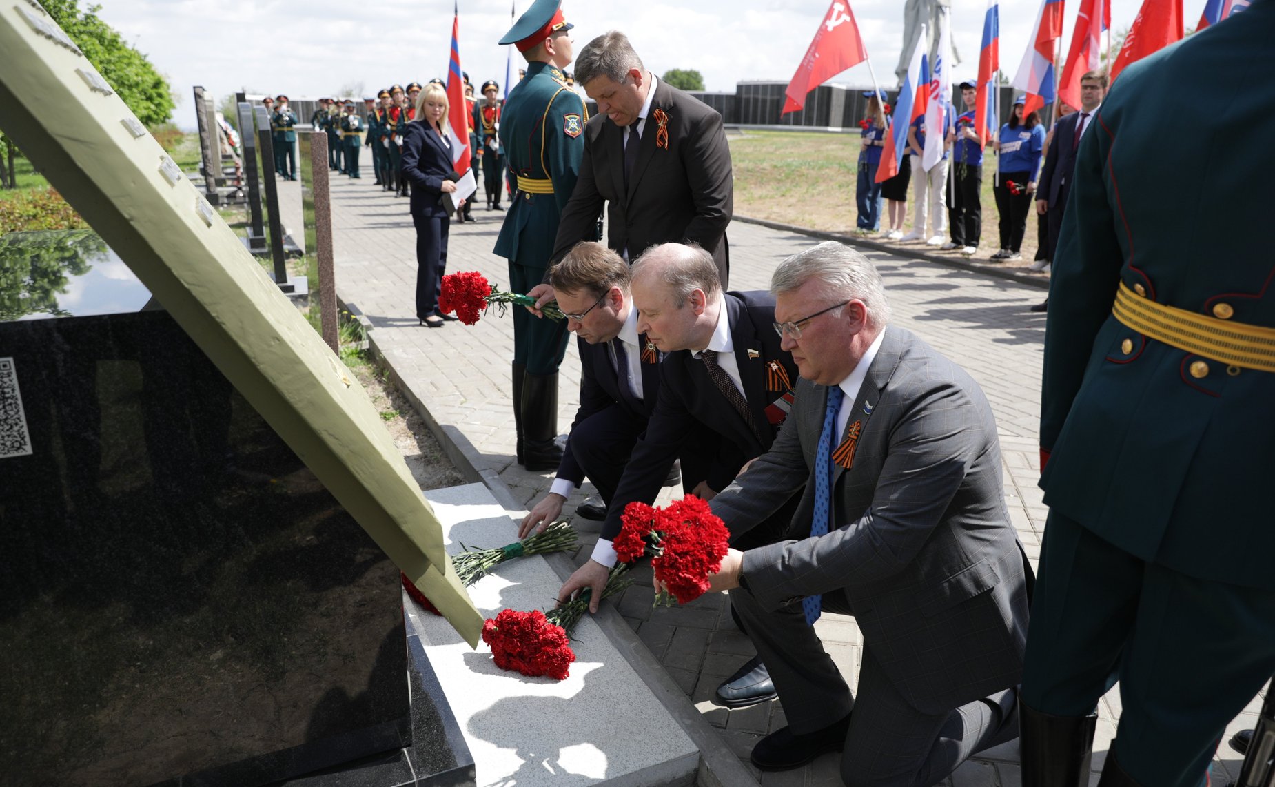 В целях увековечивания памяти участников Великой Отечественной войны, ушедших на фронт из Свердловской области, принимавших участие в Сталинградской битве, на Мамаевом кургане состоялась церемония открытия памятного знака