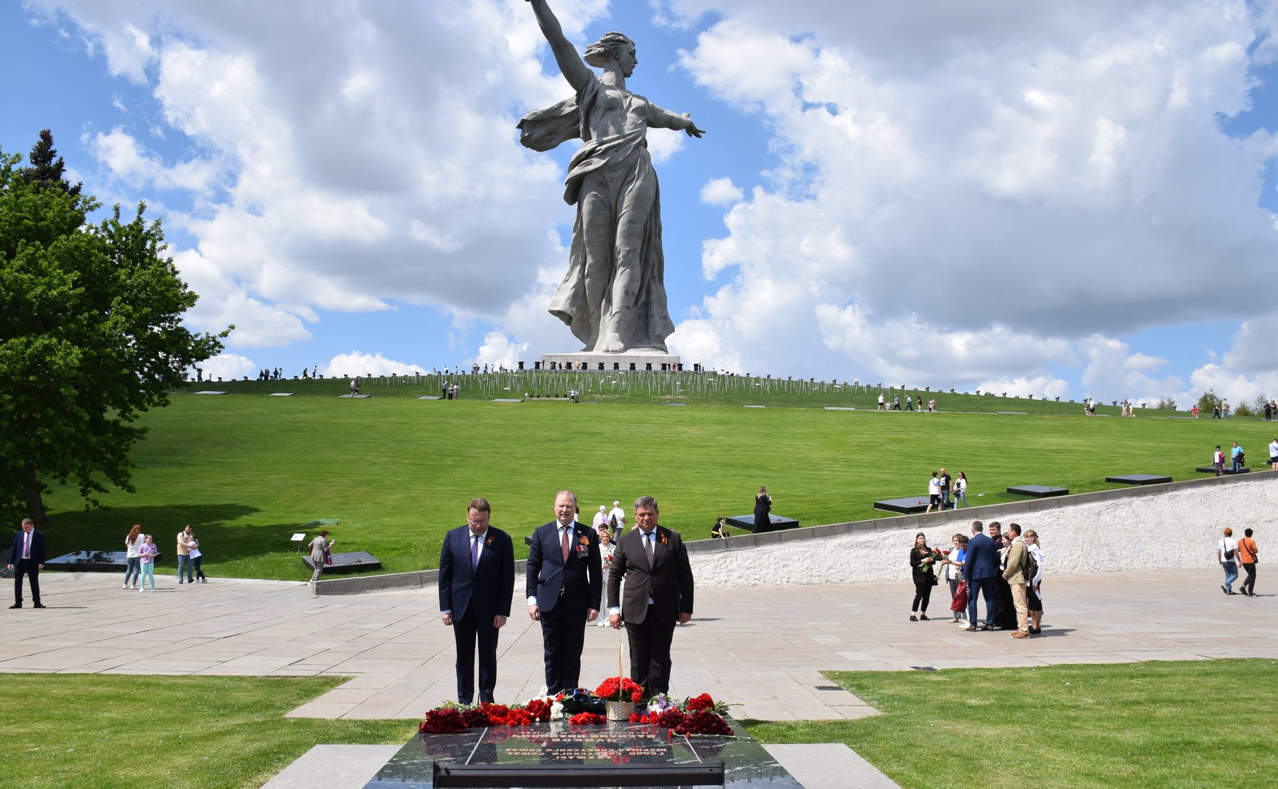 В целях увековечивания памяти участников Великой Отечественной войны, ушедших на фронт из Свердловской области, принимавших участие в Сталинградской битве, на Мамаевом кургане состоялась церемония открытия памятного знака