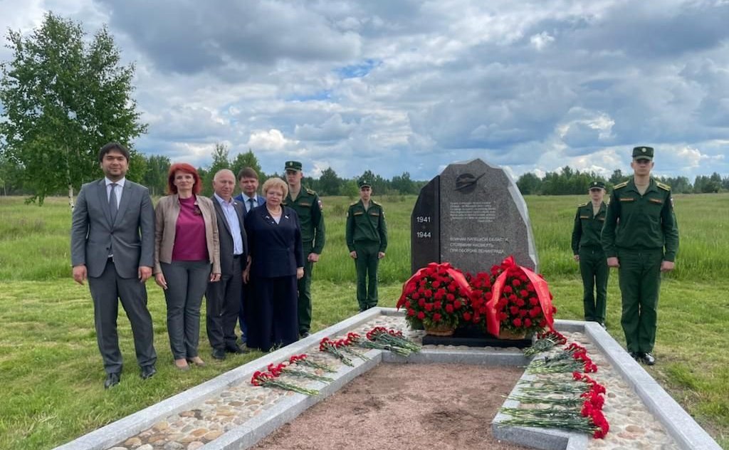 Оксана Хлякина приняла участие в церемонии открытия памятной стелы жителям Липецкой области, павшим во время Великой Отечественной войны в боях за Ленинград