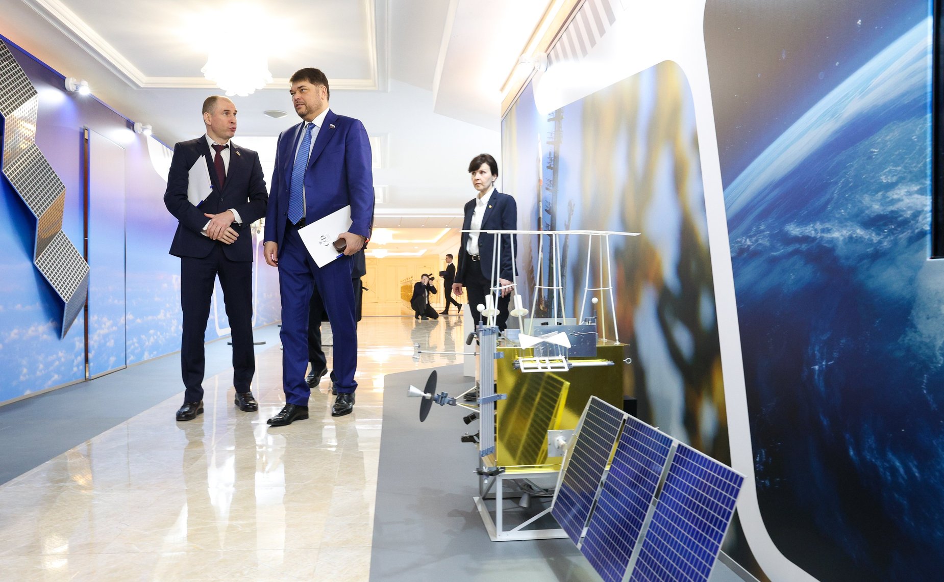 В Совете Федерации состоялось открытие выставки Госкорпорации «Роскосмос»