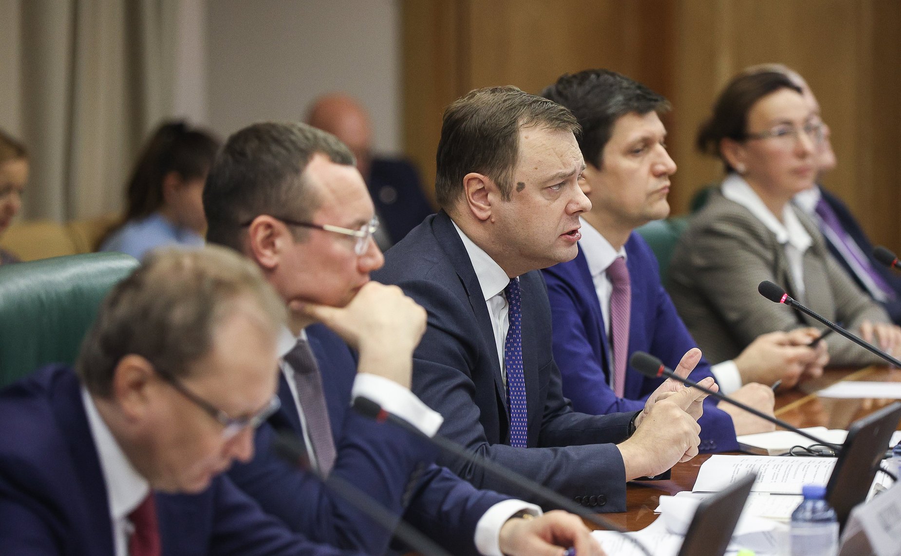 Круглый стол на тему «О мерах поддержки государственных корпораций и акционерных обществ с государственным участием»