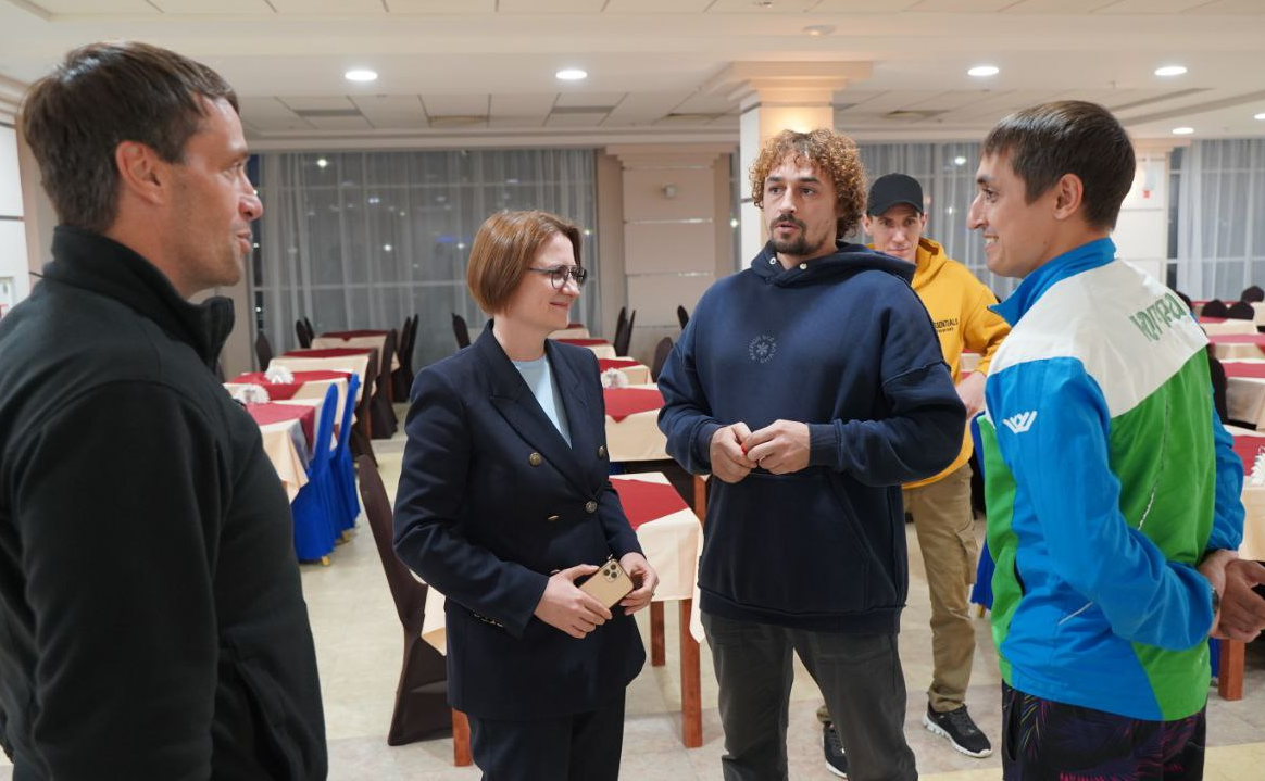 Эдуард Исаков встретился с участниками XXV Открытой Спартакиады Югры среди людей с инвалидностью и волонтерами