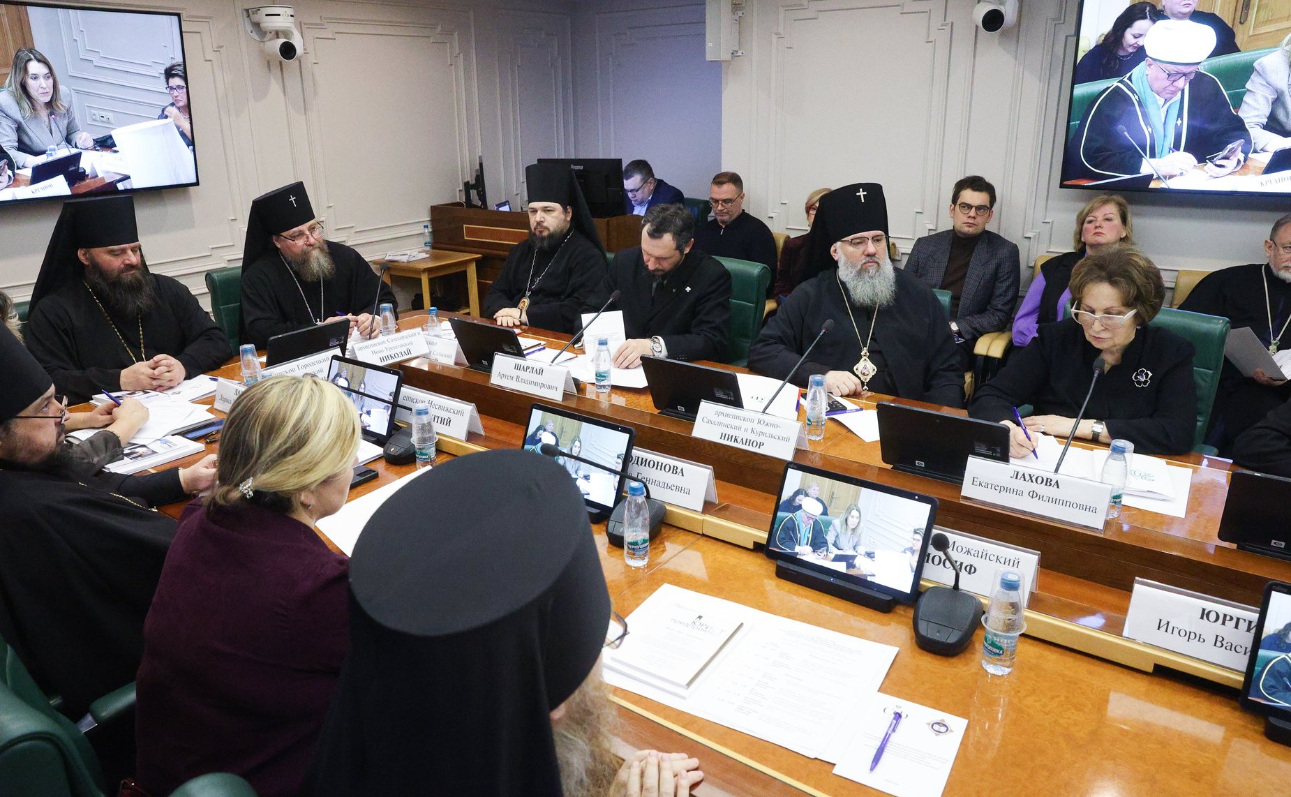 Круглый стол «Становление современной общественно-государственной модели воспитания гражданина и патриота (анализ опыта взаимодействия государственных и религиозных институтов)» (в рамках XIV Рождественских парламентских встреч)